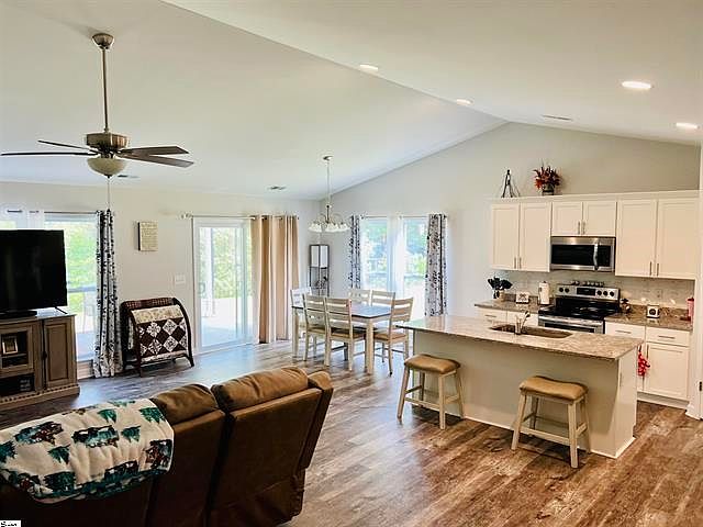 2nd image of 205 Crestwood Dr