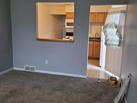 3rd image of 1850 White Ave
