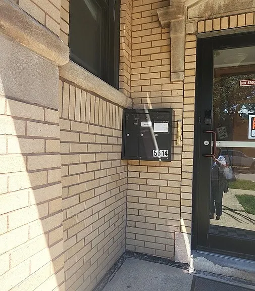 5614 W Melrose St #2 — Photo 2