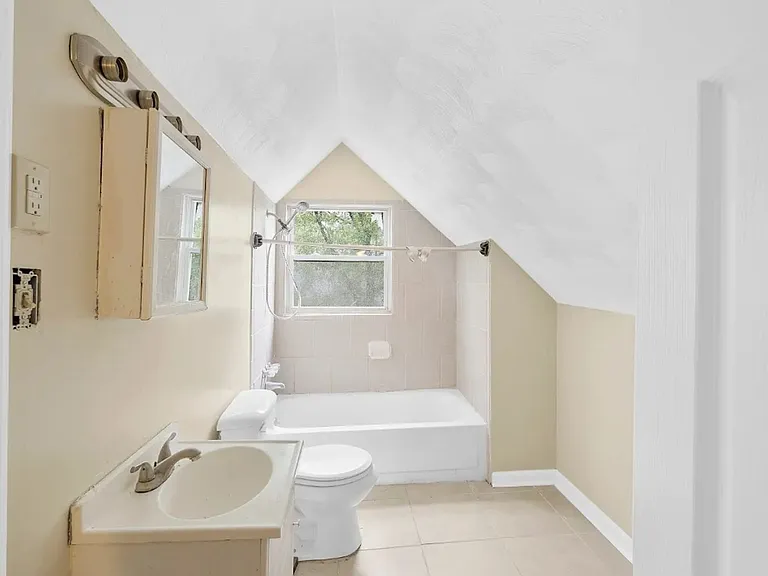 6261 Alexander St — Photo 12