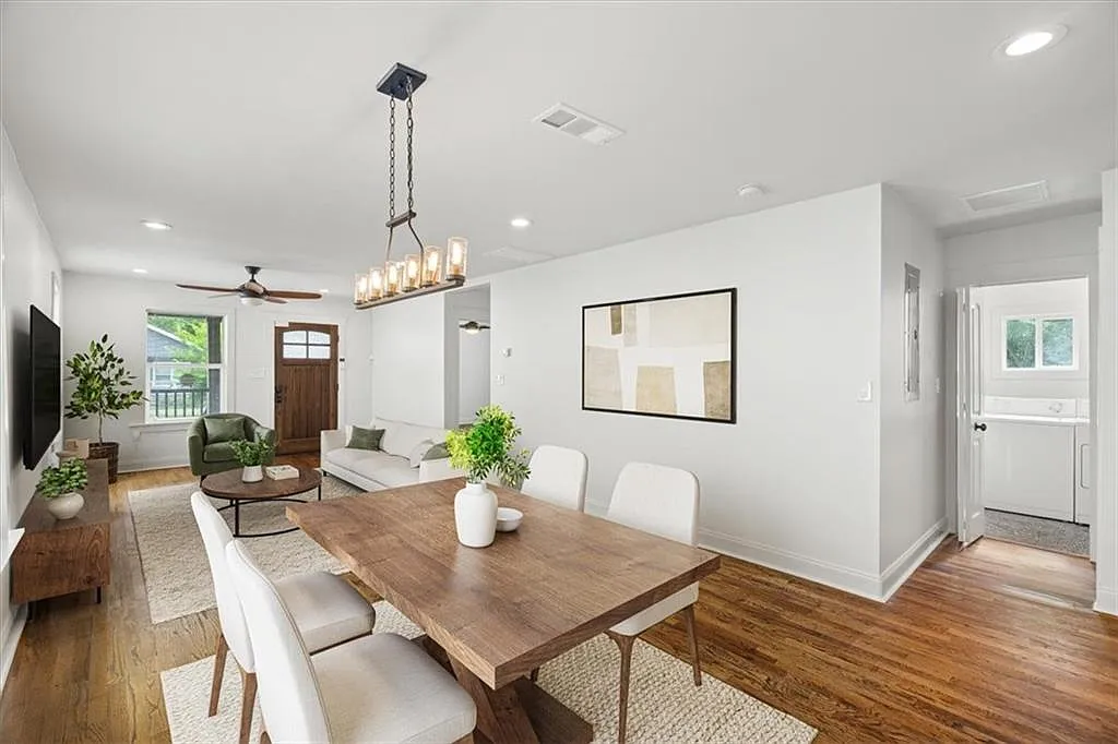 3 bed, 2.0 bath, 1390 sqft, $2,200 — Photo 2