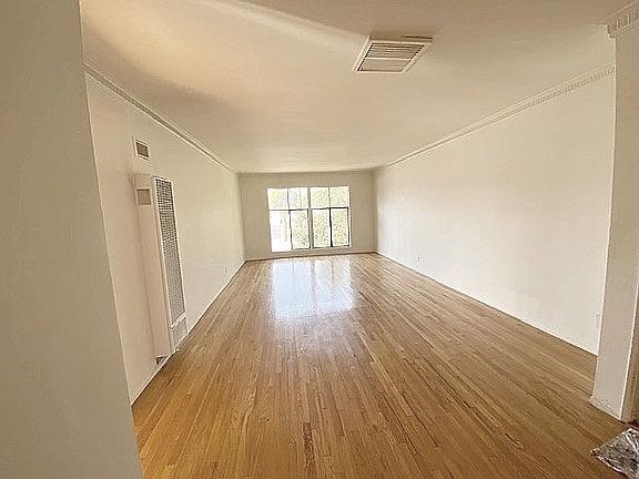 3rd image of 11678 Magnolia Blvd APT 5