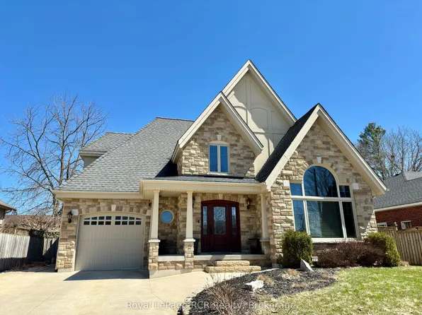 241 4th Ave, Hanover, ON N4N 2B6