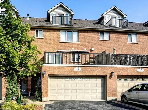 19 Grosvenor Ln, Cambridge, ON N1R 8N2