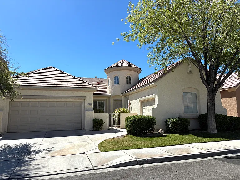 2275 Moresca Ave — Photo 2