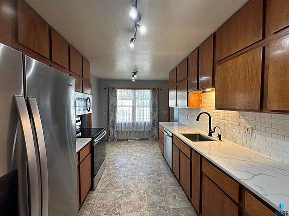 3rd image of 101 E Virginia St