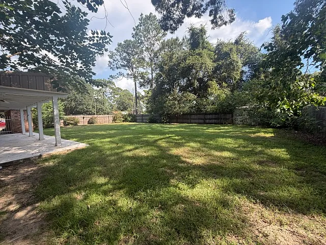 202 Adams Dr — Photo 2