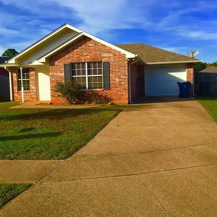 455 Redbud Cir