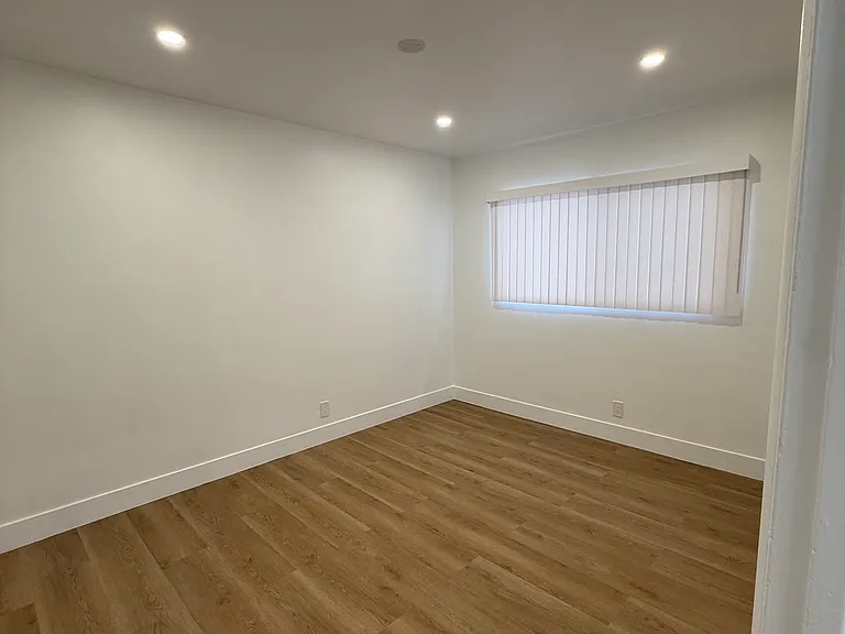 14254 Burbank Blvd #8 — Photo 11