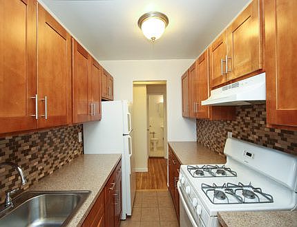 3rd image of 33-25 Parsons Blvd #66