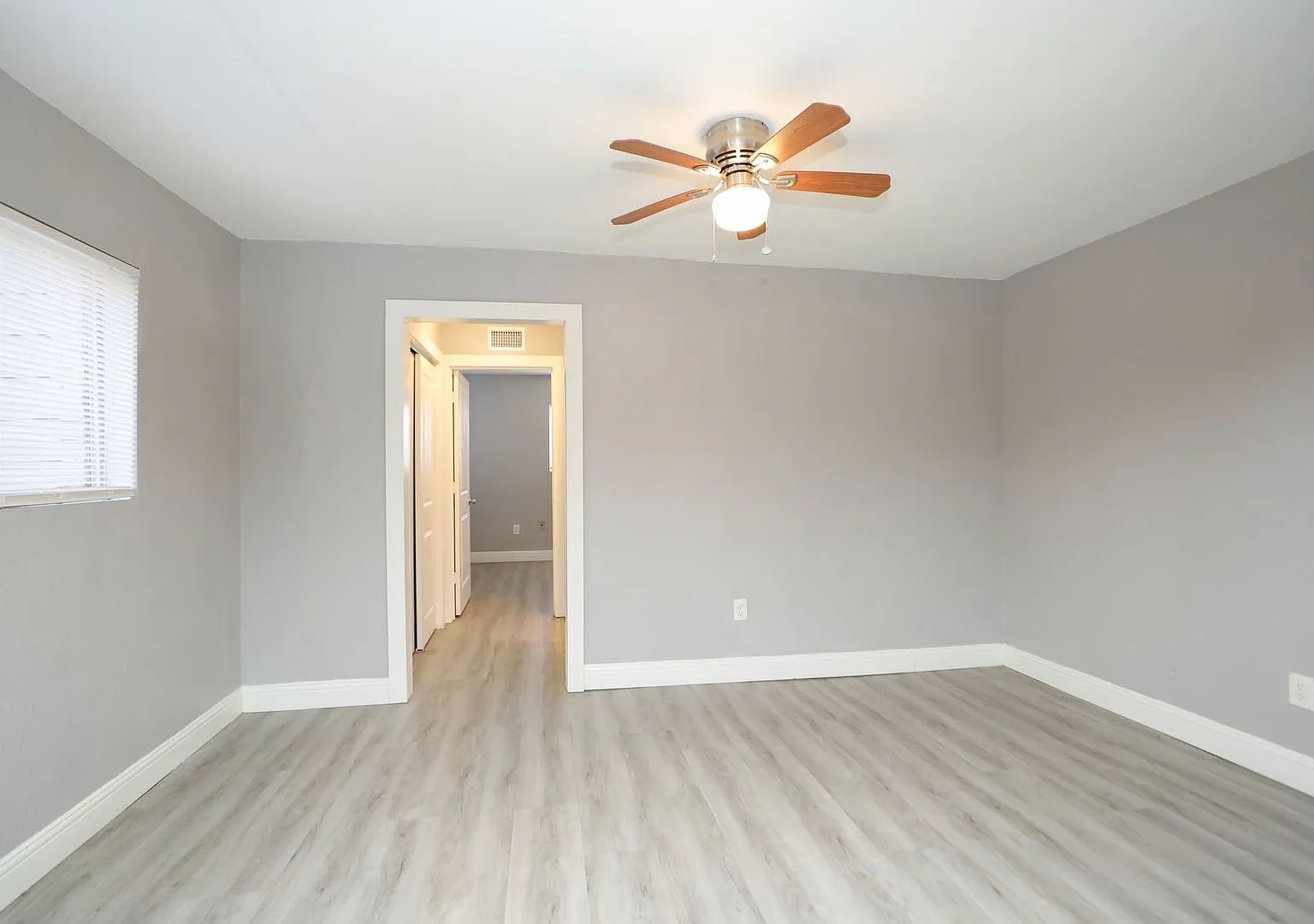 For Lease-Housing Vouchers Accepted | 2 Bed, 1 Bath | 800 Sq Ft | Sunnyside Place Community | — Photo 3