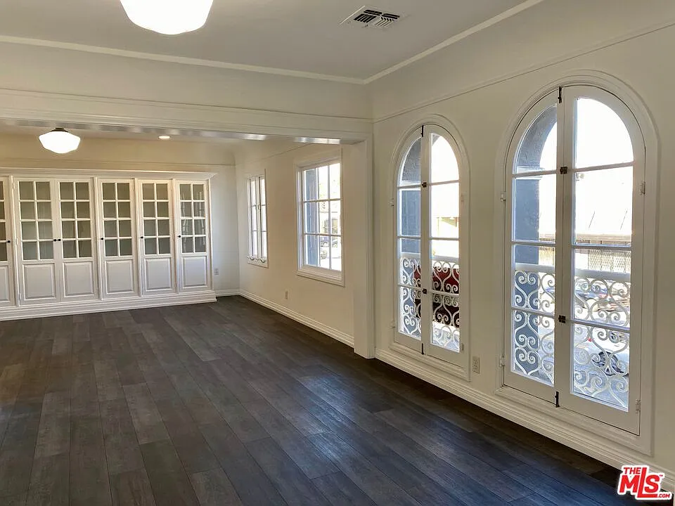 1 bed, 1.0 bath, 1400 sqft, $4,995 — Photo 2
