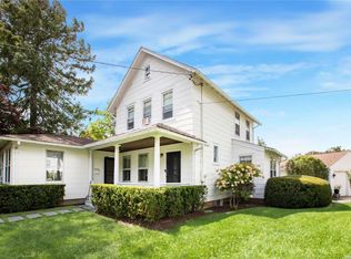 165 S Country Rd, Bellport, NY 11713