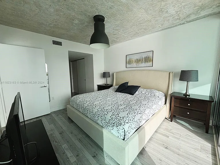 6620 Indian Creek Dr #509 — Photo 19