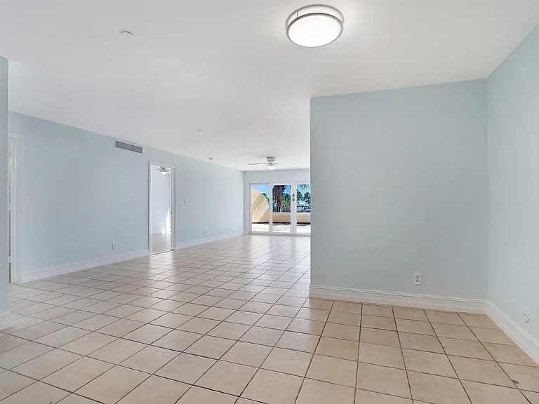 4405 N Ocean Dr #201 — Photo 8