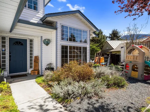 212 Cowichan Ave E, Lake Cowichan, BC V0R 2G0
