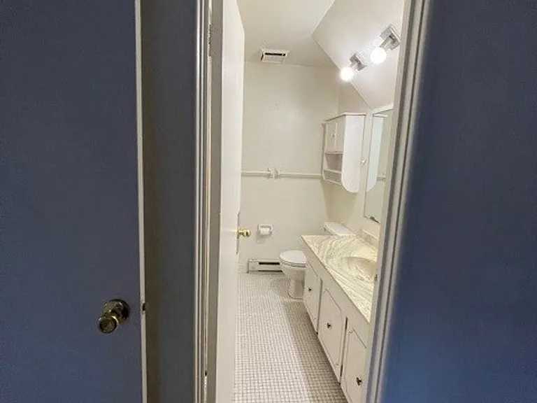University Park Apartments near Cornell University — Photo 402