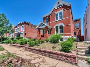 15 Henrietta Pl, Saint Louis, MO 63104