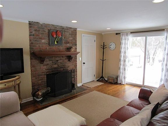 4th image of 8 Timberlake Dr