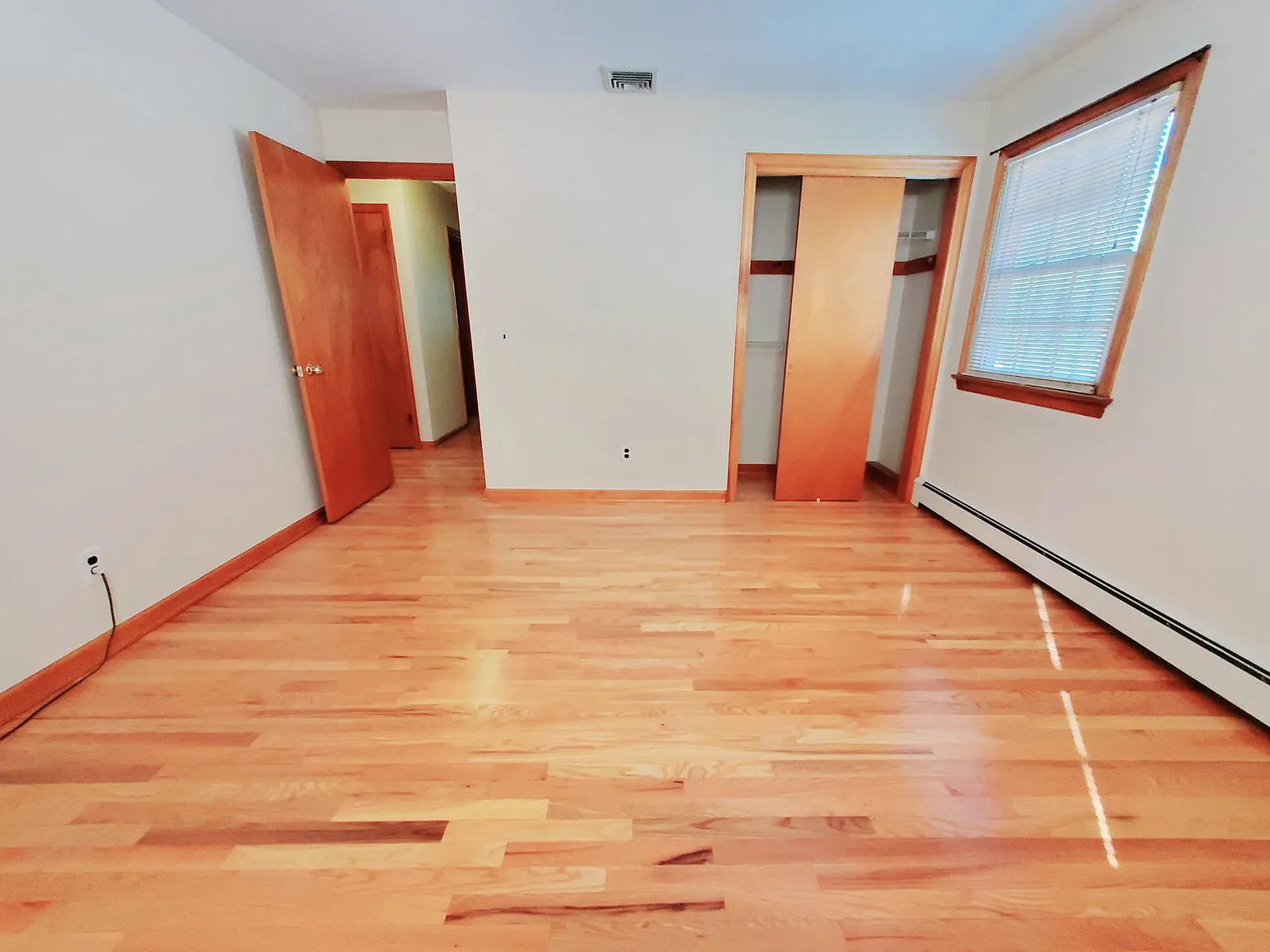 2 bed, 1.0 bath, 1260 sqft, $2,400 — Photo 3