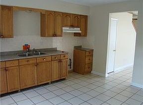 4th image of 59 Putnam St
