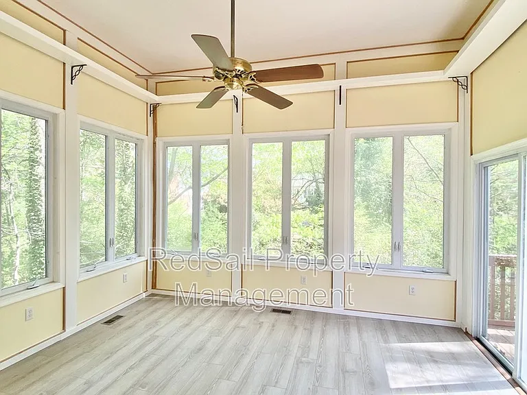 102 Thunderbird Ln — Photo 8