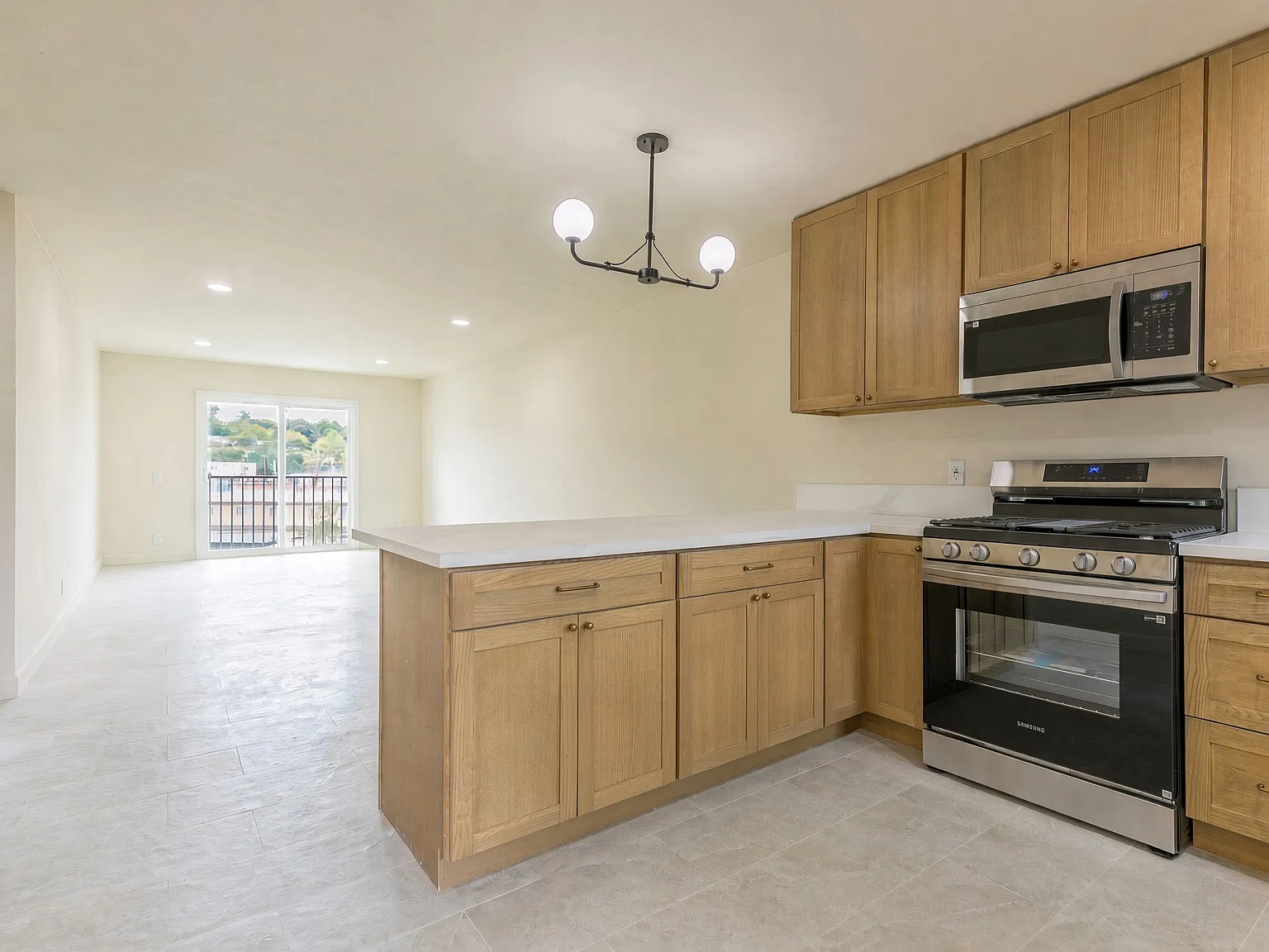 2 bed, 1000 sqft, $2,790 — Photo 3