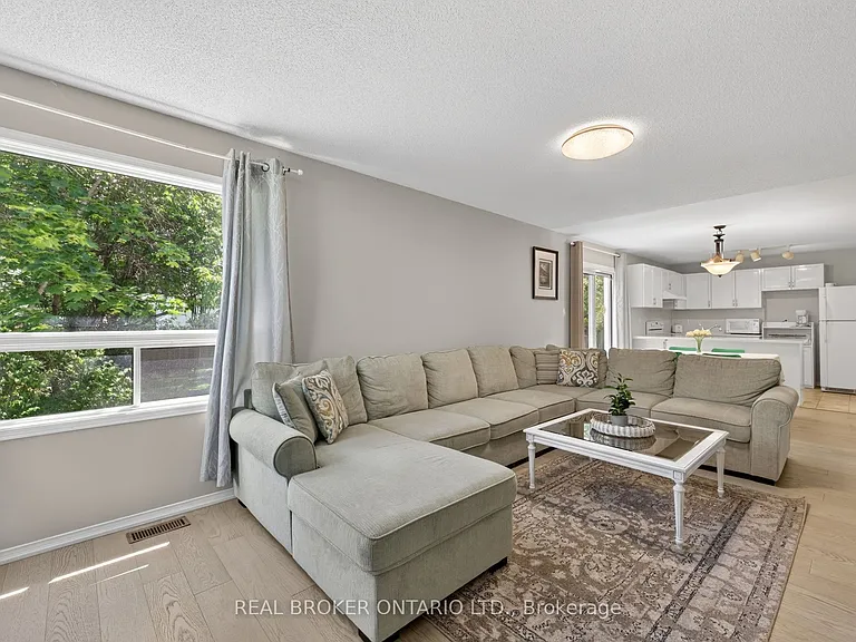 1895 Applewood Ave #UPPER — Photo 12