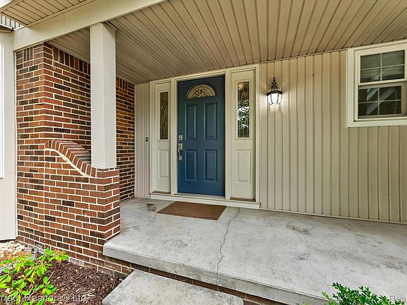 4th image of 43751 Oakbrook Rd