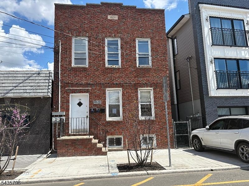 1st image of 94 Elm Rd