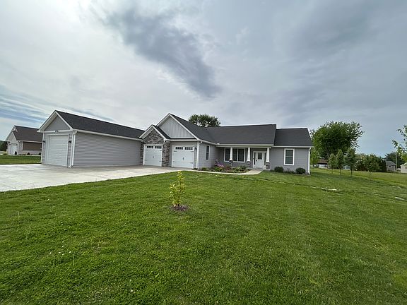 3rd image of 866 E Santee Dr