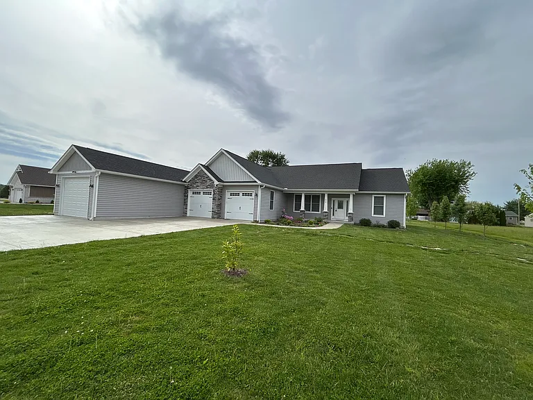 866 SE Santee Dr — Photo 3