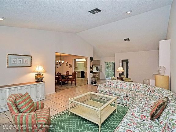 3rd image of 5341 Pine Cir