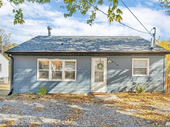 906 28 1/2 St, Bettendorf, IA 52722