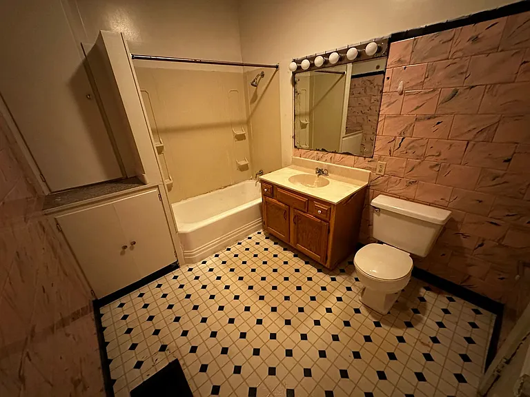 514 S Washington St — Photo 4