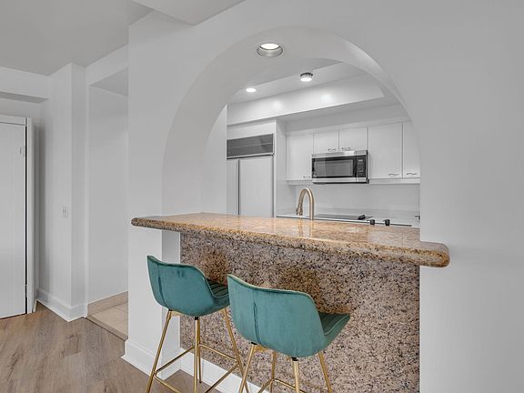 3rd image of 200 Harbor Dr Unit 3203