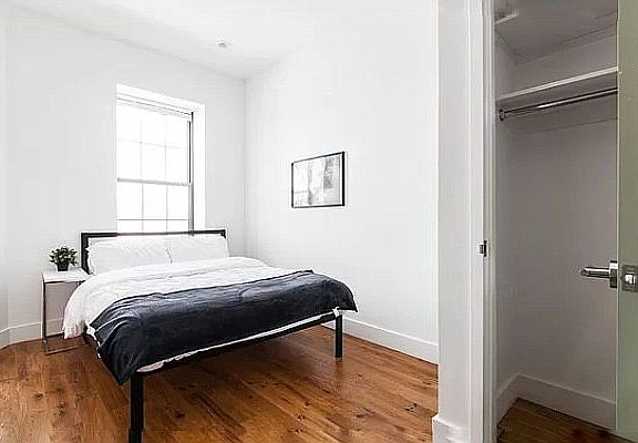 5th image of 420 Melrose St #2B