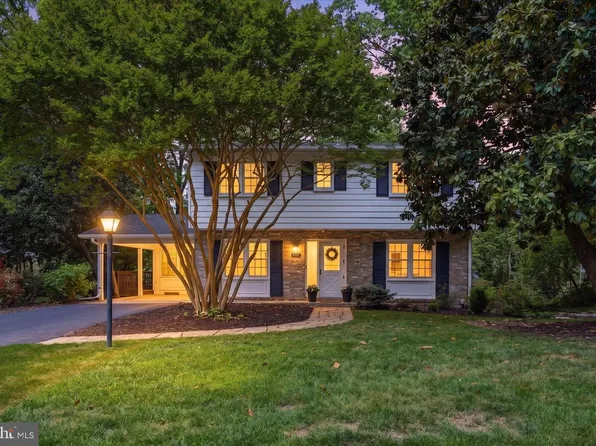 312 Broadleaf Dr NE, Vienna, VA 22180