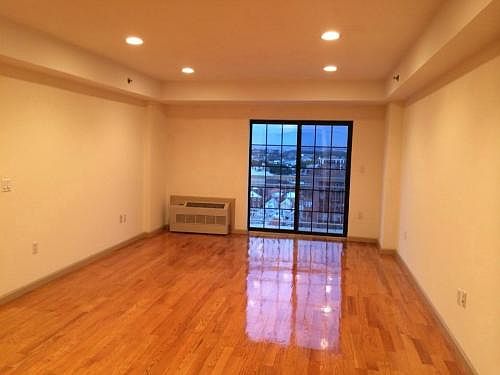1st image of 5828 44th Ave #6A