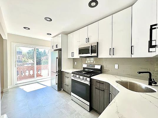 2nd image of 21-09 73rd St #2