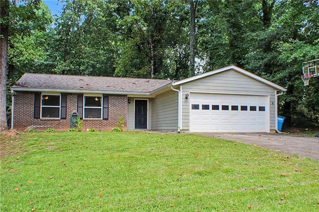 3 bed, 2.0 bath, 1461 sqft, $2,050 — Photo 1