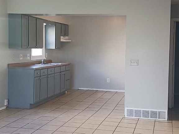 3rd image of 10405 W Daphne St #10405