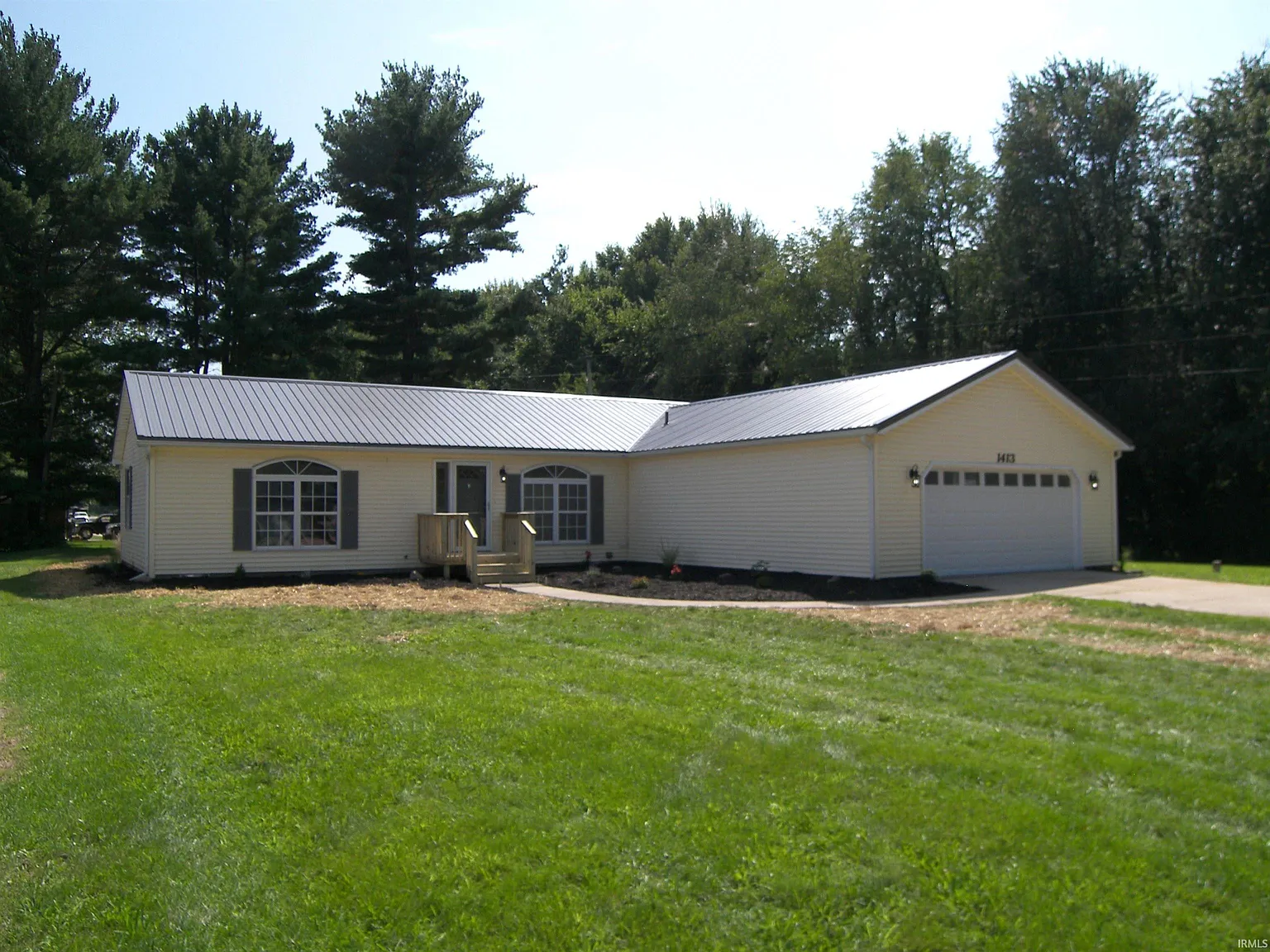 1413 Oriole Dr photo 1