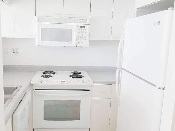 3rd image of 300 3rd St APT 1103