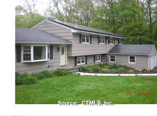 71 Woodside Rd, Guilford, CT 06437