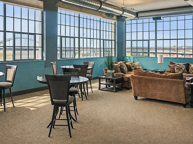 RIVERWALK LOFTS — Photo 4