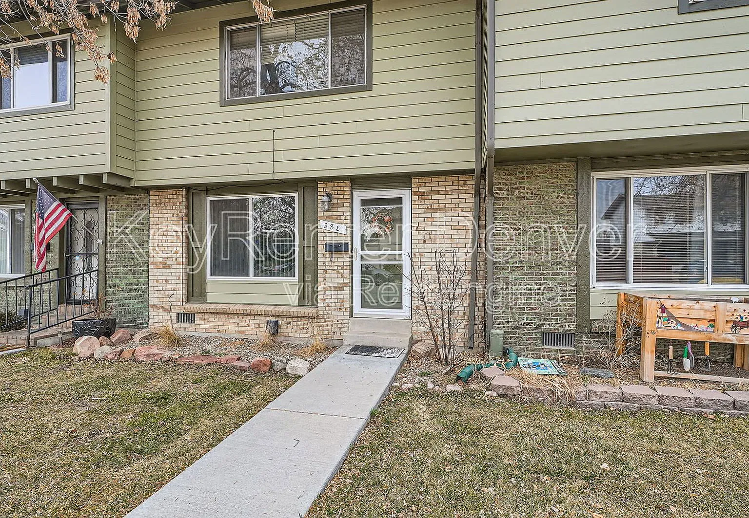 3 bed, 1.5 bath, 1500 sqft, $2,500 — Photo 2