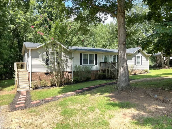 140 Falling Brook Rd, Stokesdale, NC 27357