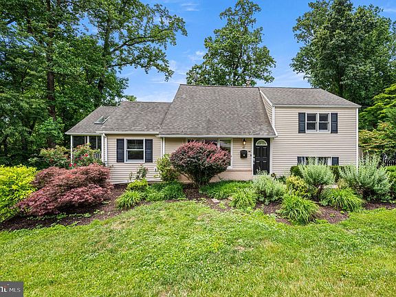 2nd image of 48 Greentree Ln