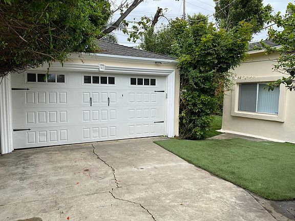 5th image of 2710 Stoner Ave